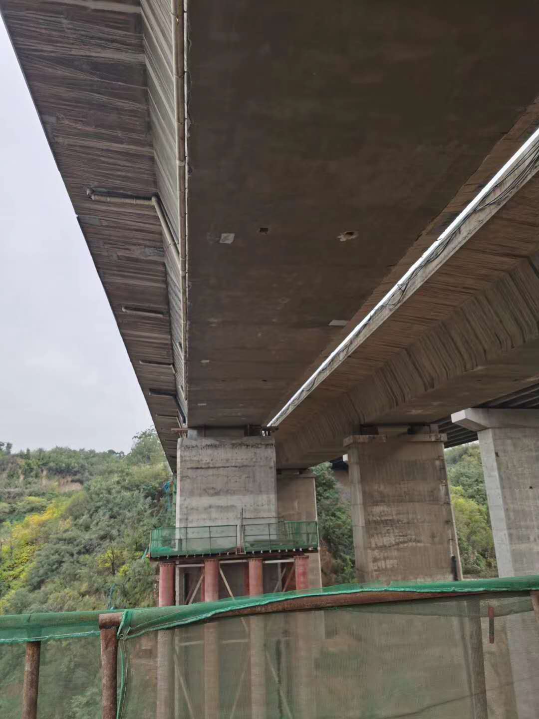 洛阳桥梁加固前制定可行设计方案图并用对施工方法